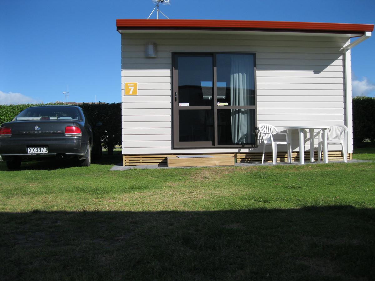 Accommodation Options at Cosy Corner Holiday Park | Family Units, Kitchen Cabins, Standard Cabins, Campsites,