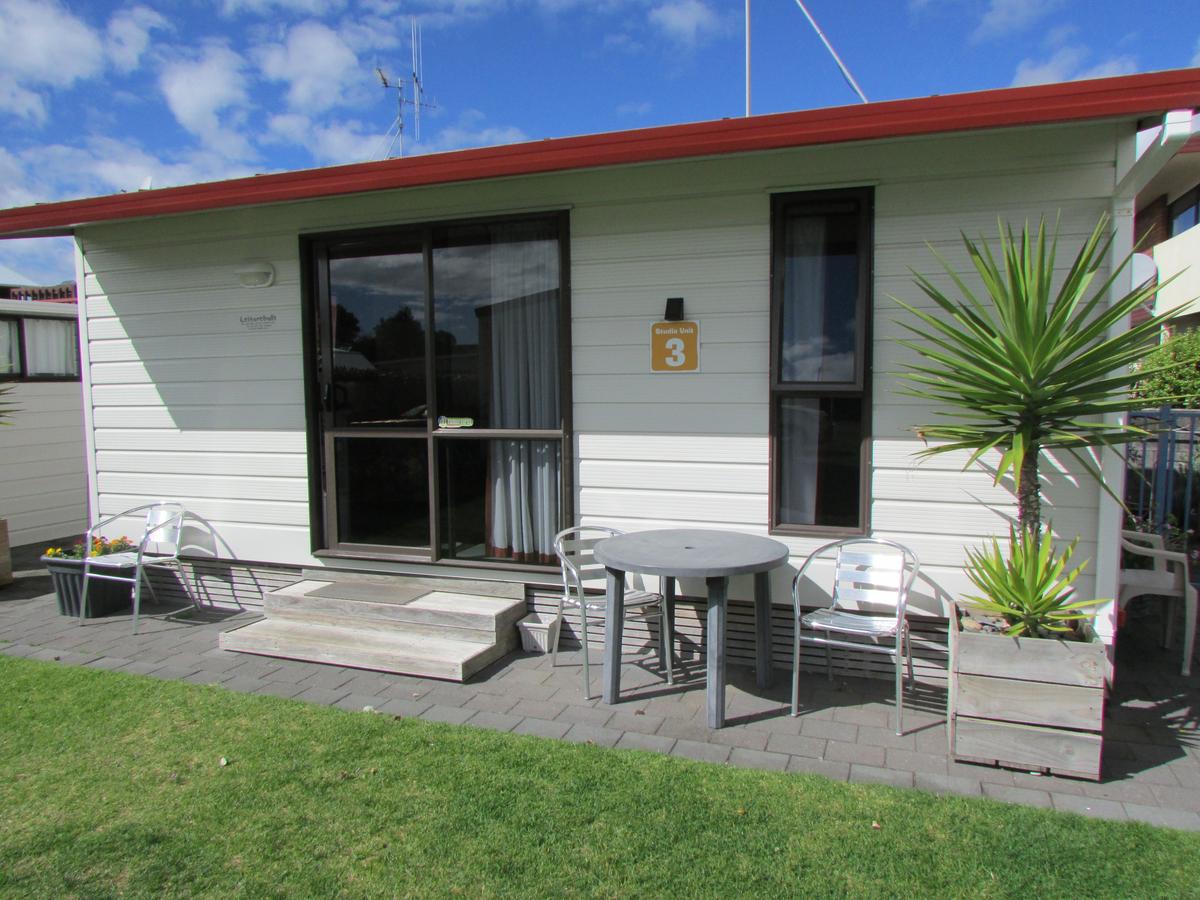 Cosy Corner Holiday Park - Self Contained Studio Plus Accommodation